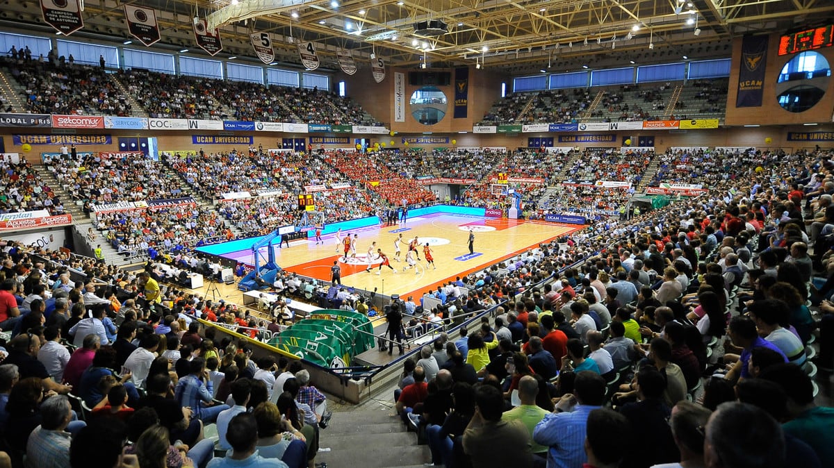 El Palacio de los Deportes de Murcia en un partido del UCAM Murcia CB