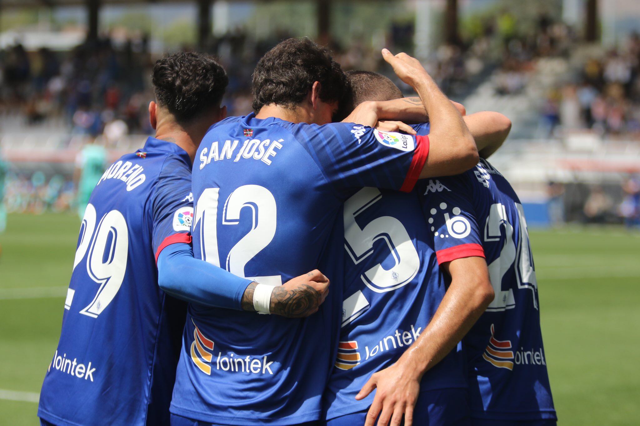 Los jugadores del Amorebieta celebran un gol