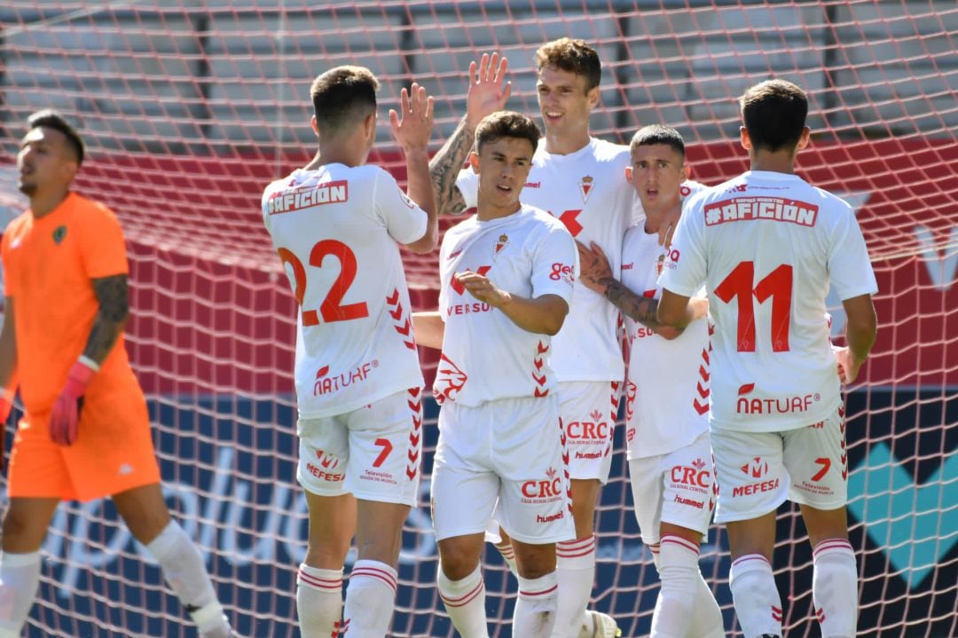 El Real Murcia celebra el gol de David Segura tras un potente centro de Álex Melgar