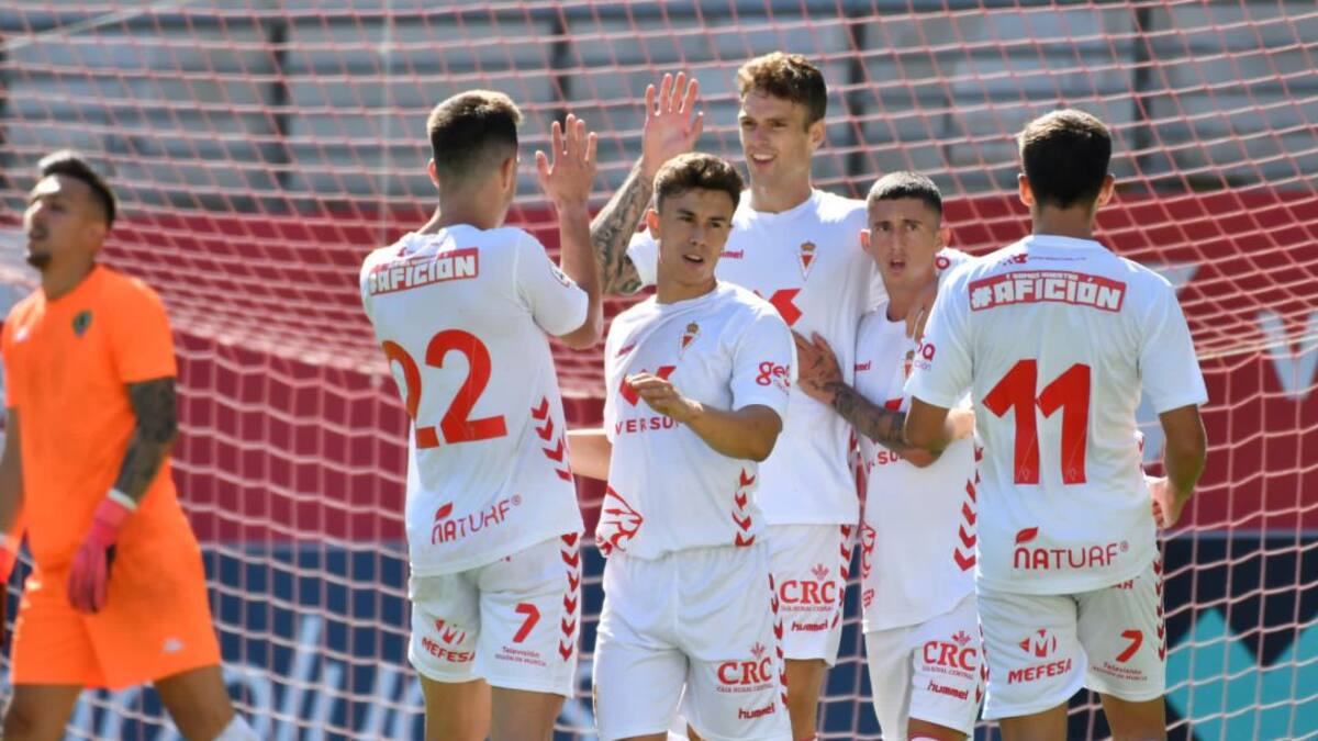 El Real Murcia vence al Hércules en su regreso a Nueva Condomina