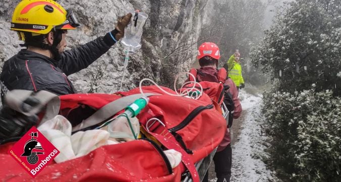 Rescate de una excursionista en Gaianes (El Comtat)