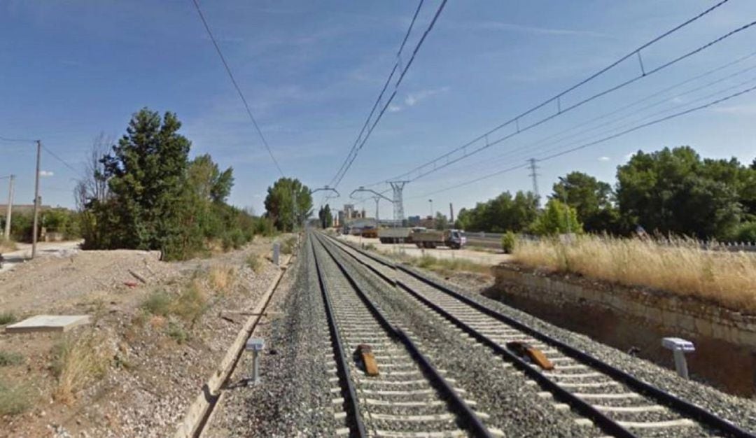 Actuación de Adif en la estación de tren de Monzón de Campos (Palencia)