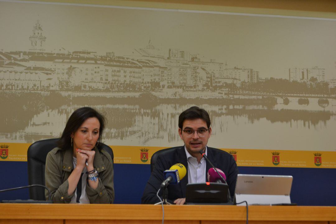 Santiago Serrano junto a María Rodríguez