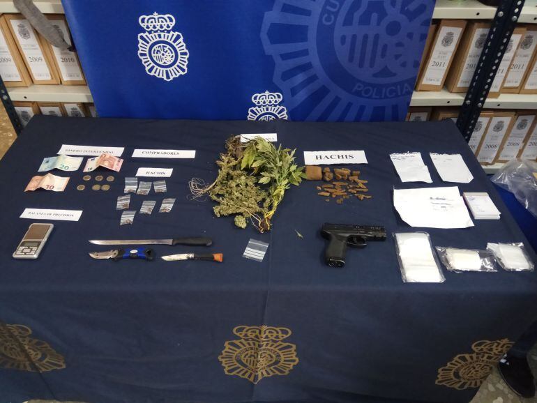 Material intervenido por la Policía en una operación contra el tráfico de drogas