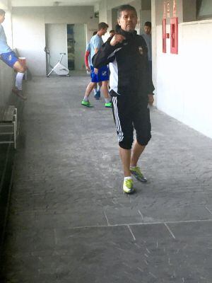 Mario Barrera entrena al equipo