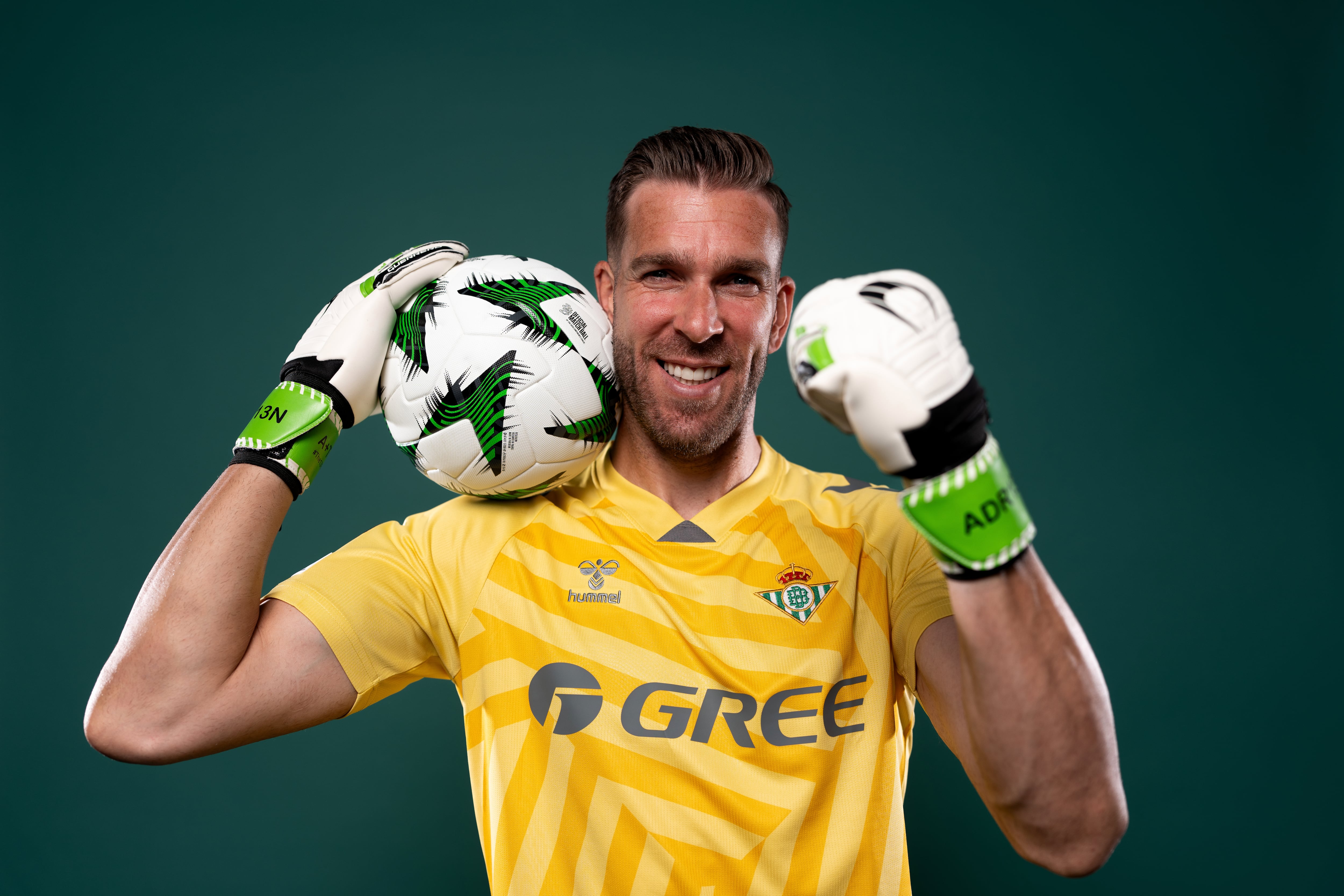 Adrián San Miguel explica la importancia de la Conference para el Betis: "Nos ha costado ciento y pico años llegar aquí"