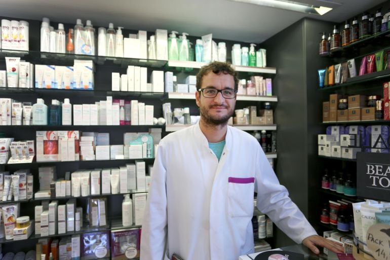 Gerente de la farmacia de la calle Real de Burgos de Valladolid, Víctor Puente