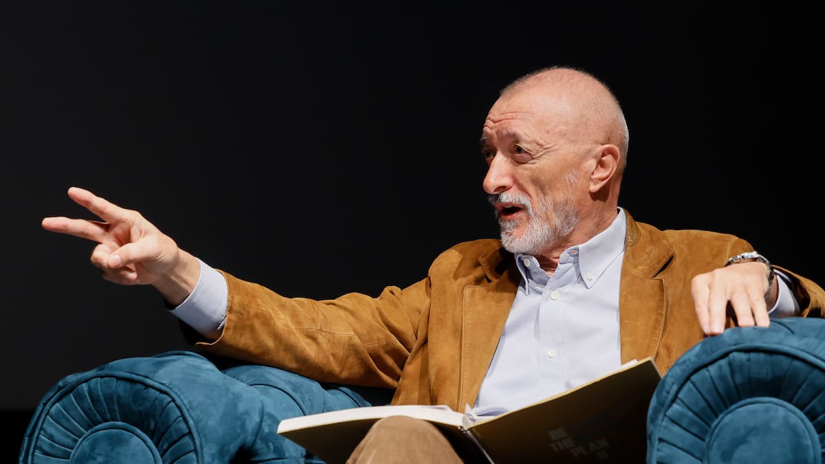 Pérez-Reverte anuncia que retomará en octubre sus jornadas sobre la Guerra Civil e invitará a Pablo Iglesias