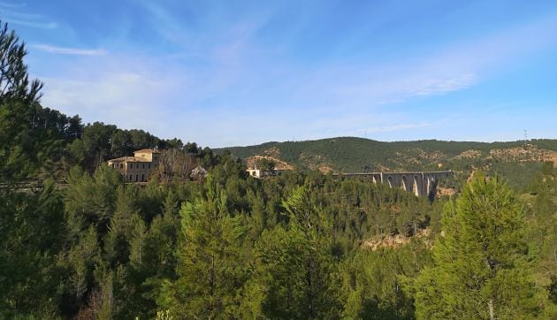 Estación de Enguídanos y viaducto.