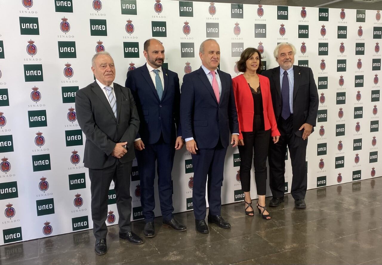 Autoridades presentes en el acto de conmemoración de los 50 años de la UNED