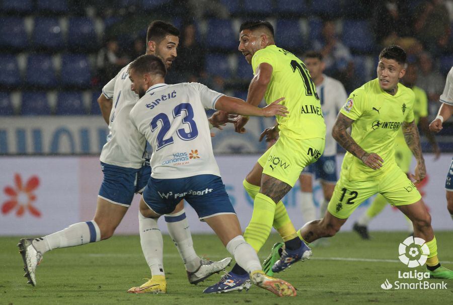 El Sporting le puso las cosas muy complicadas al CD Tenerife.