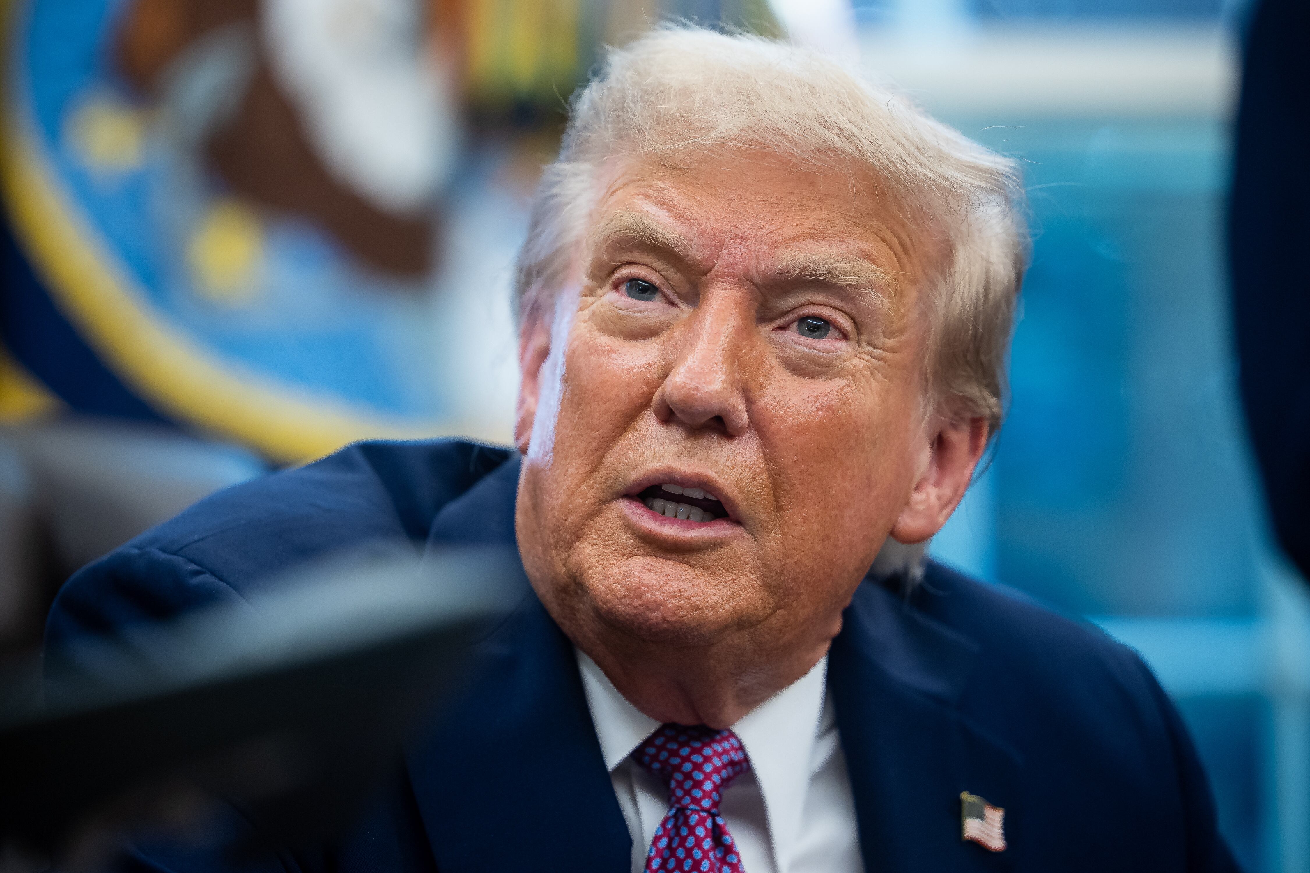 El presidente de los Estados Unidos, Donald Trump, habla con los medios de comunicación durante una rueda de prensa en el Despacho Oval de la Casa Blanca en Washington, D.C., EE. UU., el 5 de septiembre de 2025.