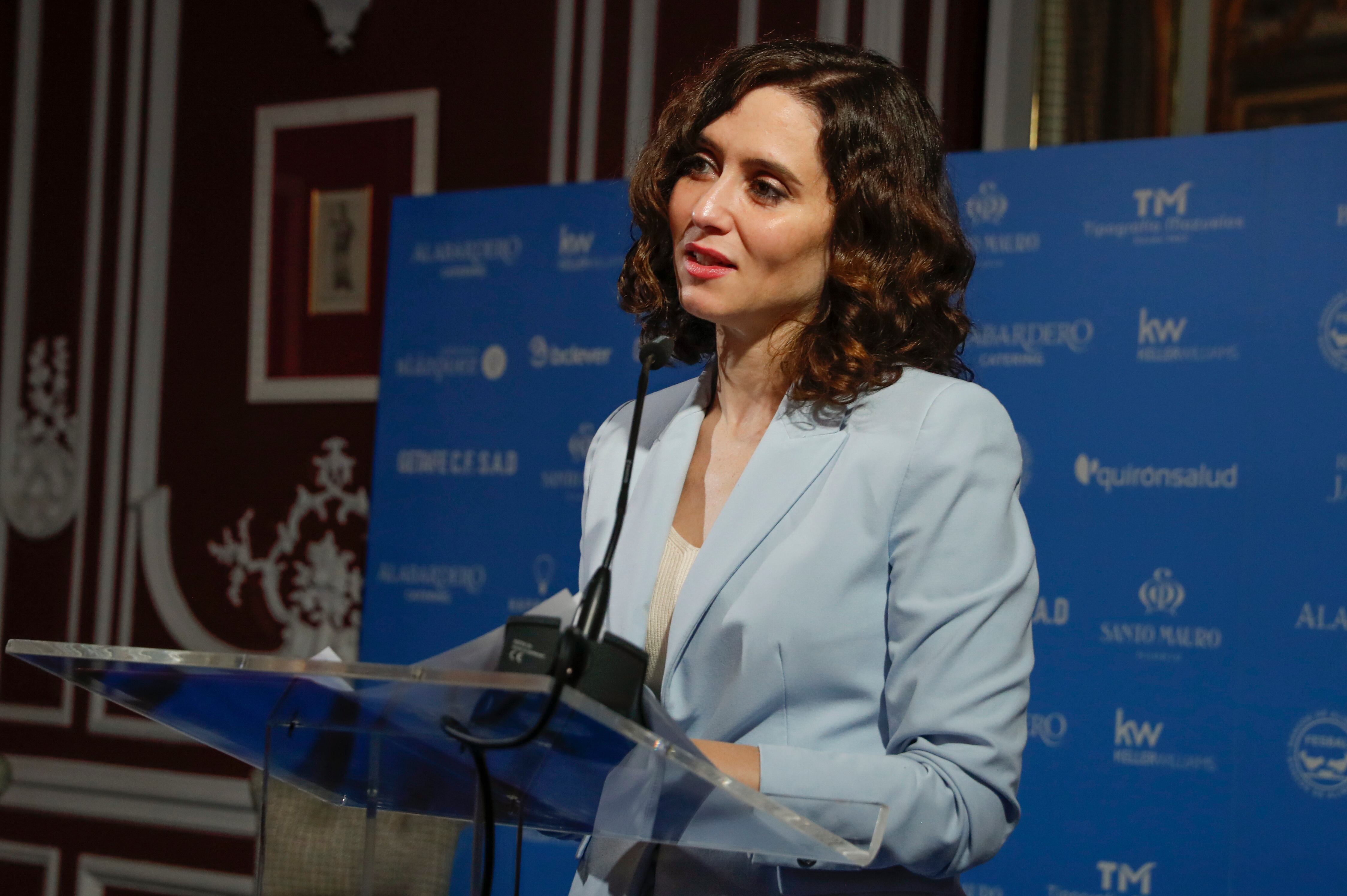 La presidenta de la Comunidad de Madrid, Isabel Díaz Ayuso, durante la presentación oficial del cartel de la corrida de toros benéfica a favor de la Federación Española de Bancos de Alimentos (FESBAL), este jueves en Madrid.