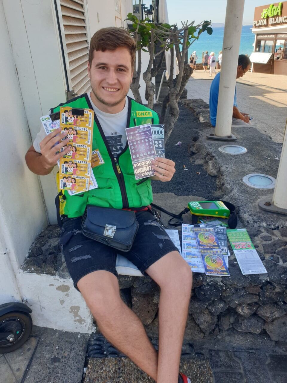 Antonio Gil es quien lleva la suerte en Playa Blanca, Lanzarote.