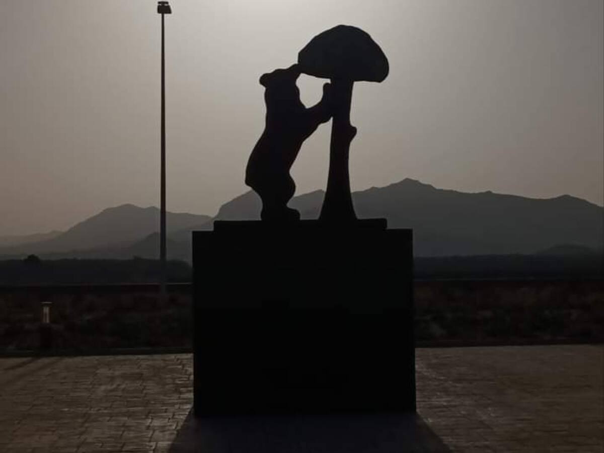 La estatua del Oso y el Madroño de Madrid ya tiene réplica oficial en Villena