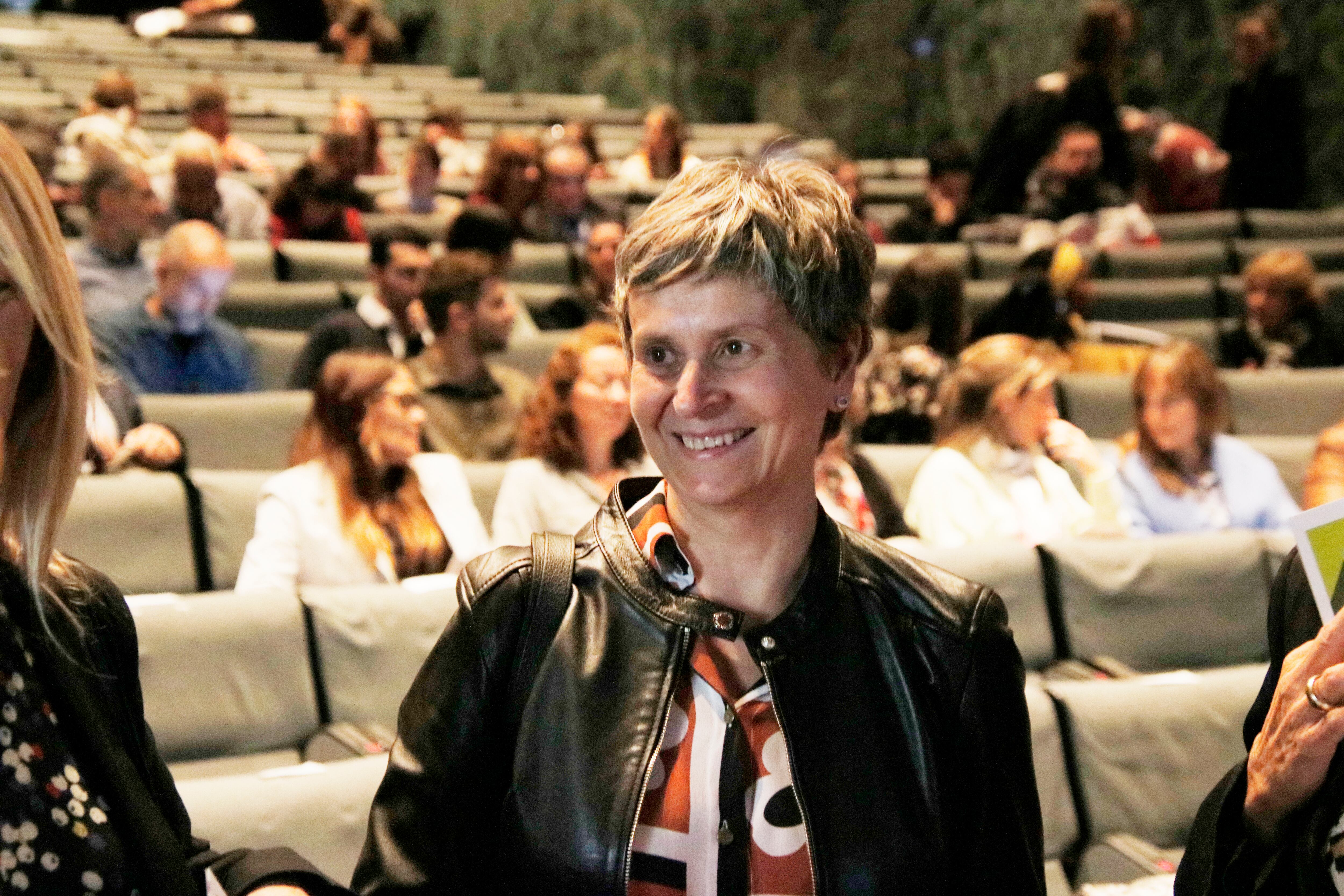 Vela durant un acte.