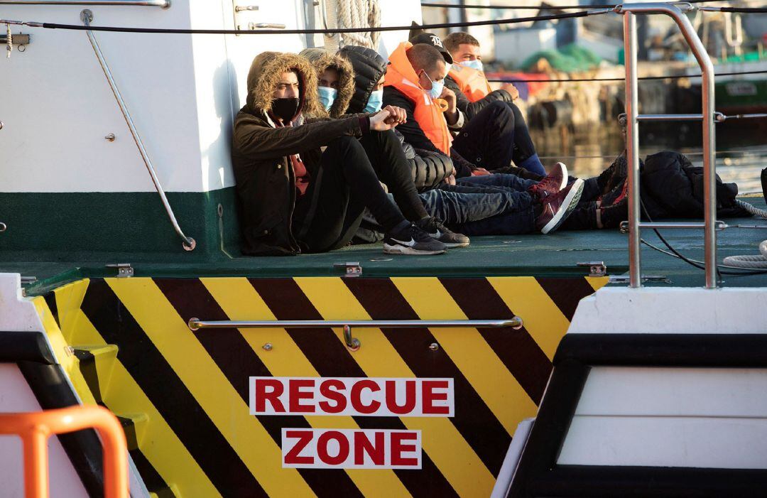 Inmigrantes  a su llegada al puerto de Motril