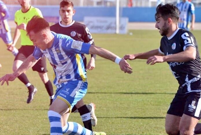 El delantero burgalés, Santa, regresa al equipo tras sanción