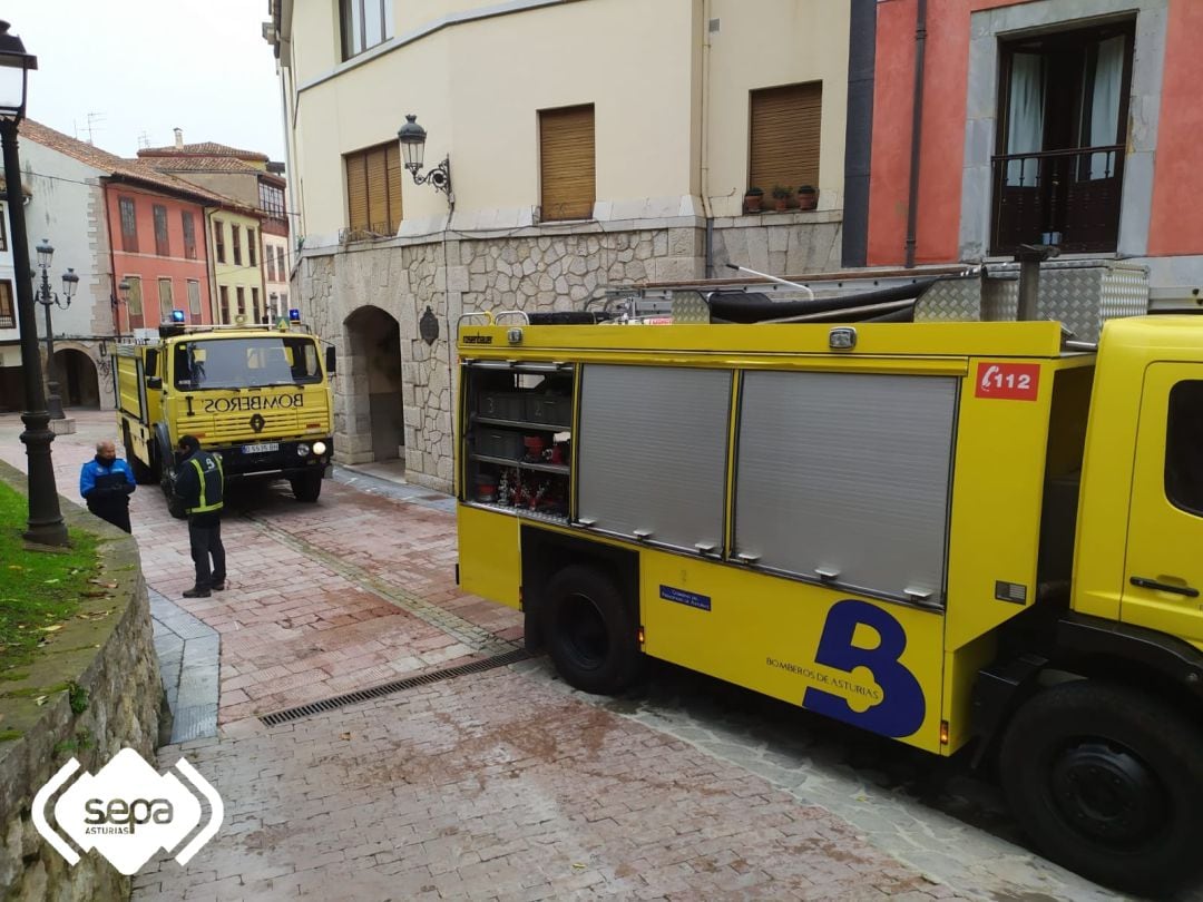 Equipo de intervención de Bomberos de Asturias desplazado al lugar del siniestro