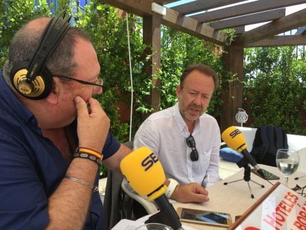 El periodista taurino, Vicente Zabala, durante su interveción en nuestro programa donde presentó su libro Crónicas Volcánicas.