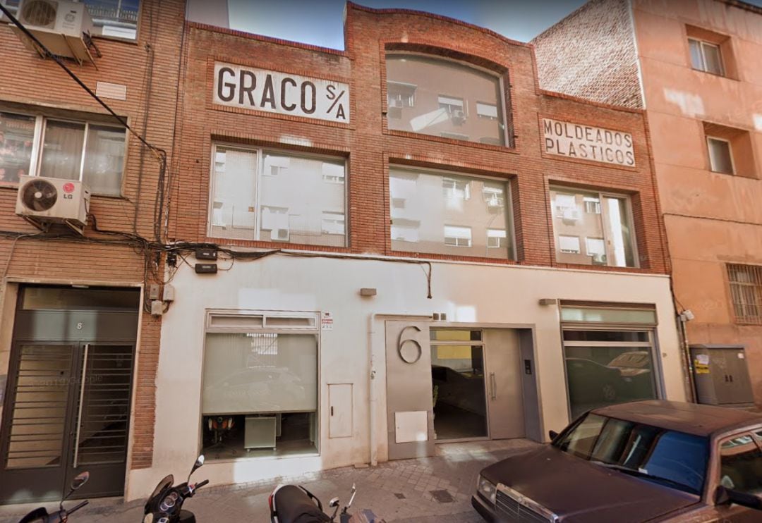 Fachada del edificio en la calle madrileña de Pedro Heredia, 6 donde está el edificio industrial que compró y luego vendió el matrimonio de los Monteros y Monasterio.