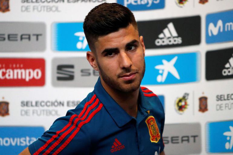 El delantero de la selección de España, Marco Asensio, durante la rueda de prensa tras el entrenamiento de hoy en Krasnodar (Rusia).