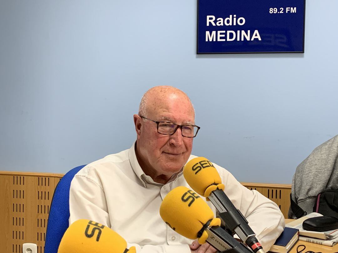 Alfonso Hernández, en la habitual tertulia de los martes en Radio Medina