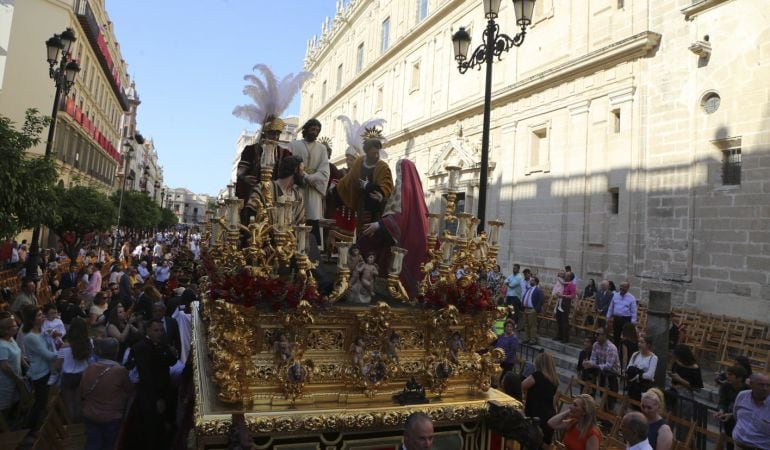 El Señor de La Paz de la Hermandad del Carmen en su paso de misterio