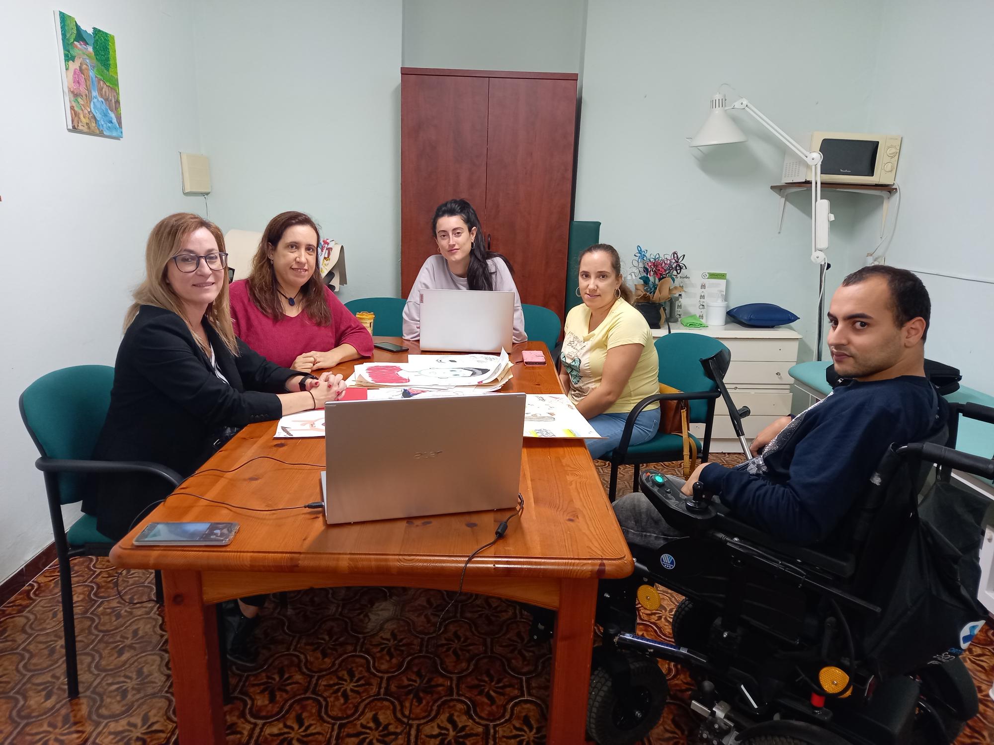 Visita de la Fundación Cepsa a la asociación Espina Bífida.