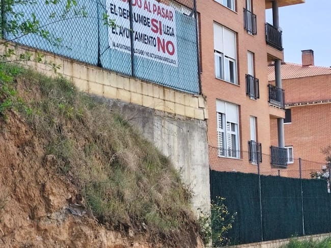 Talud y viviendas afectadas