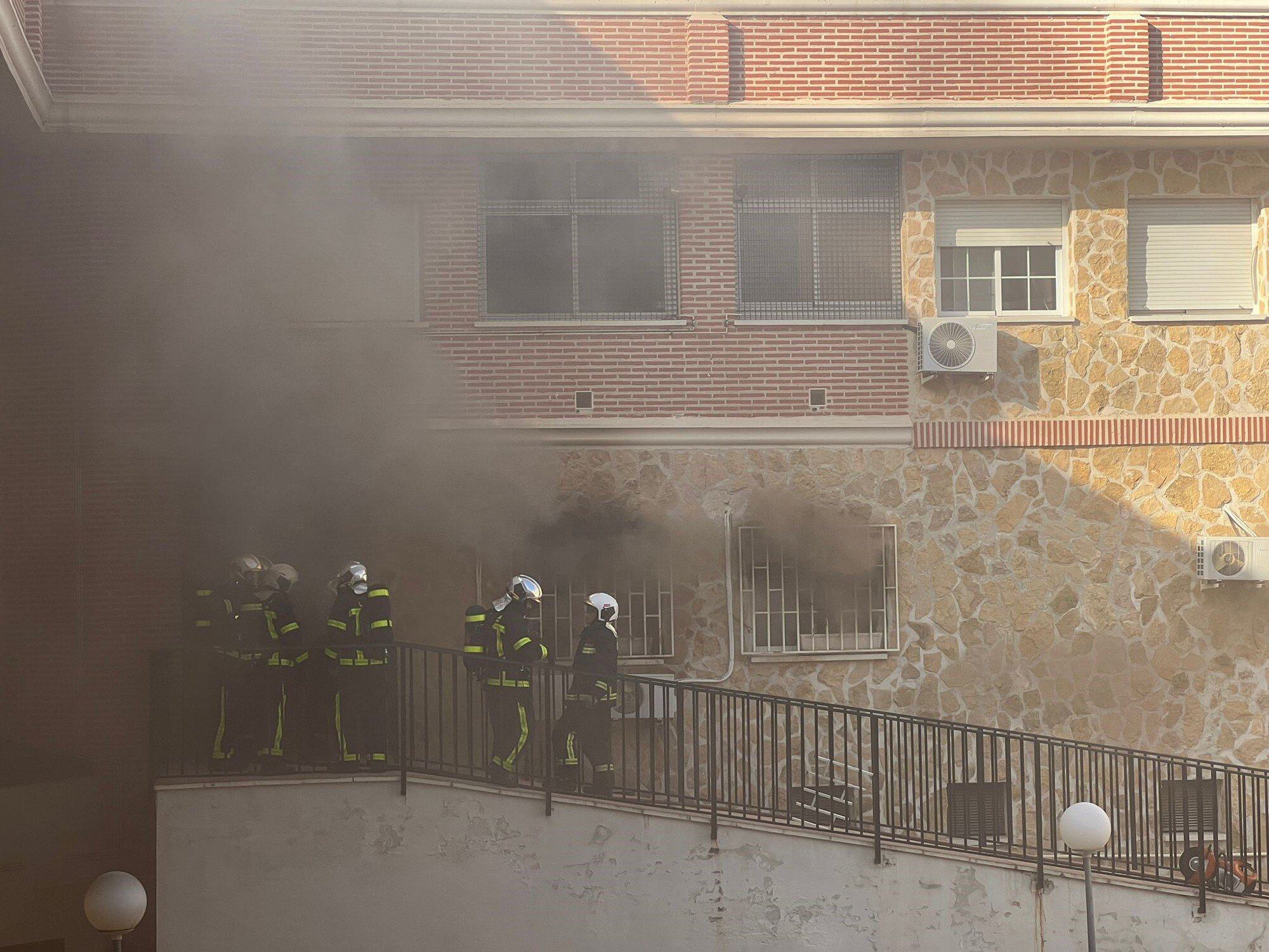 Un incendio en una vivienda en Arroyomolinos afecta a 12 personas y cinco son trasladadas al hospital
EMERGENCIAS 112 COMUNIDAD
29/06/2022