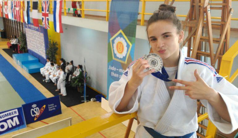 Gala Martínez con su medalla de plata