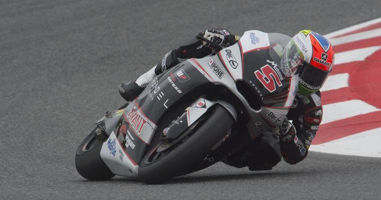 Zarco negocia una curva en Montmeló