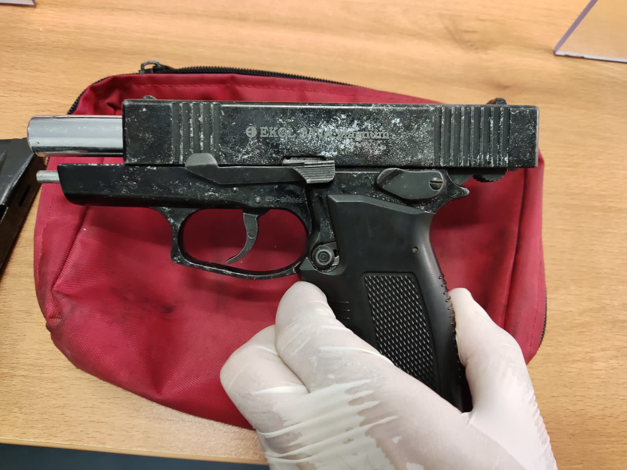 Pistola de fogueo interceptada en Petrer