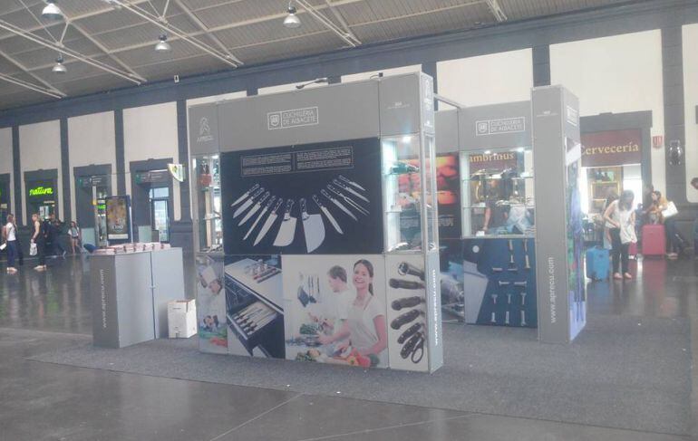 Exposición de APRECU en la estación de tren de Alicante