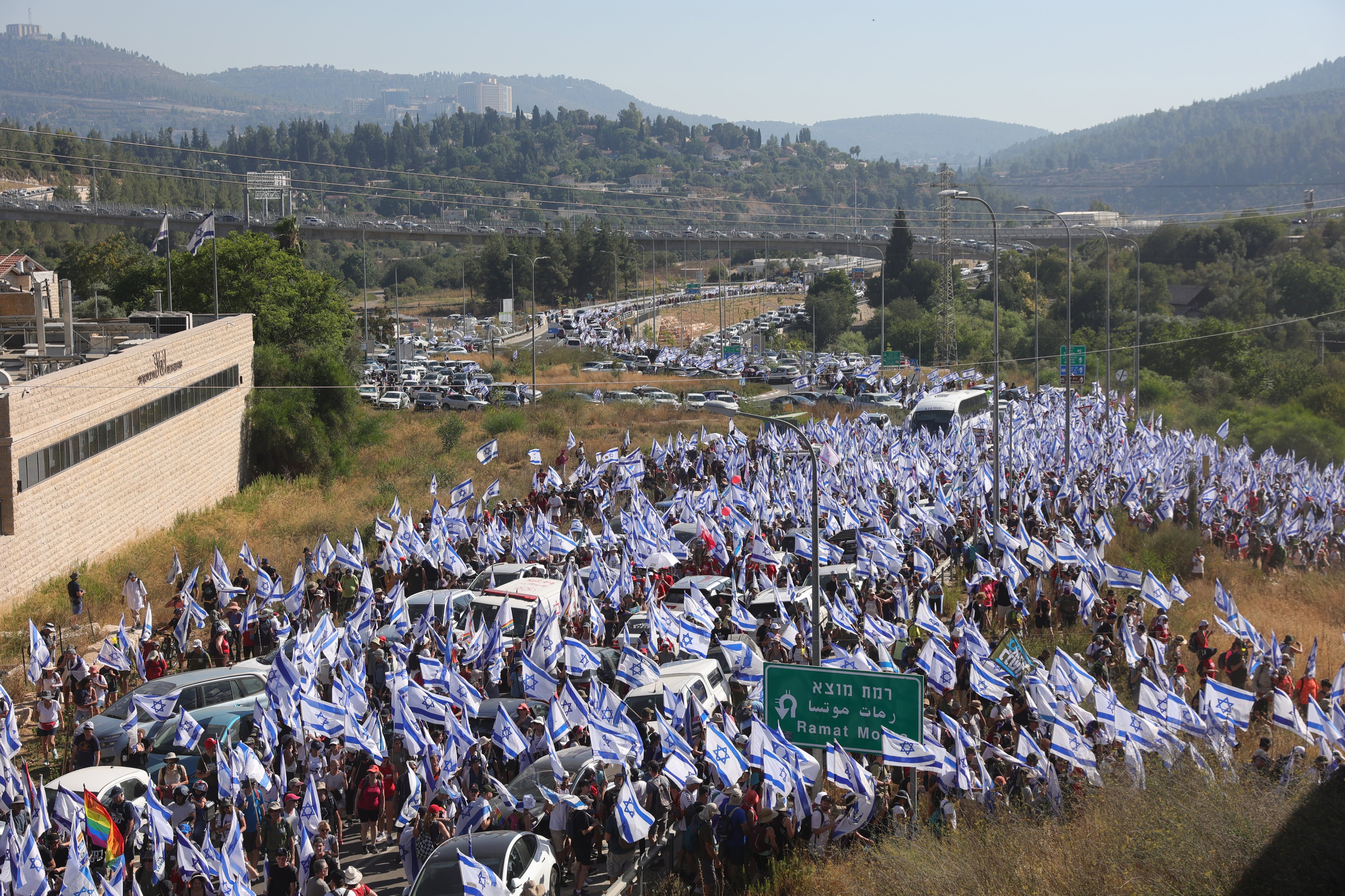 Miles de manifestantes avanzan hacia Jerusalén en el marco de las protestas contra la primera ley de la reforma judicial