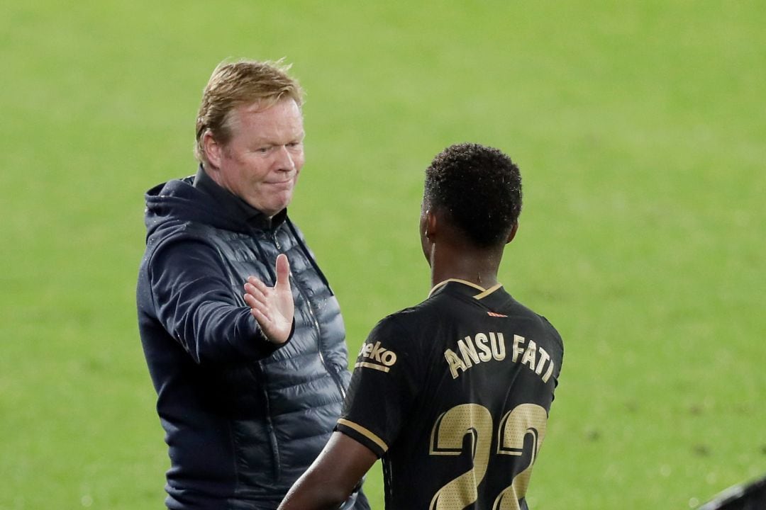 Koeman y Ansu Fati en el partido de Liga ante el Celta de Vigo.