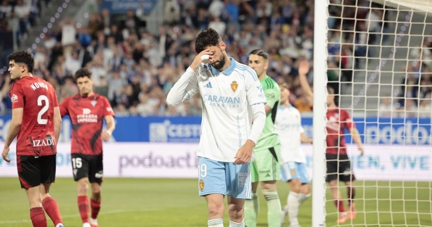 Kenan Kodro se lamenta por una ocasión fallada en el partido ante el Mirandés