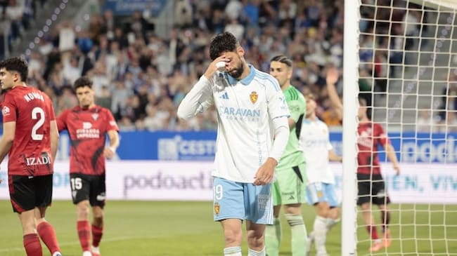 Kenan Kodro se lamenta por una ocasión fallada en el partido ante el Mirandés