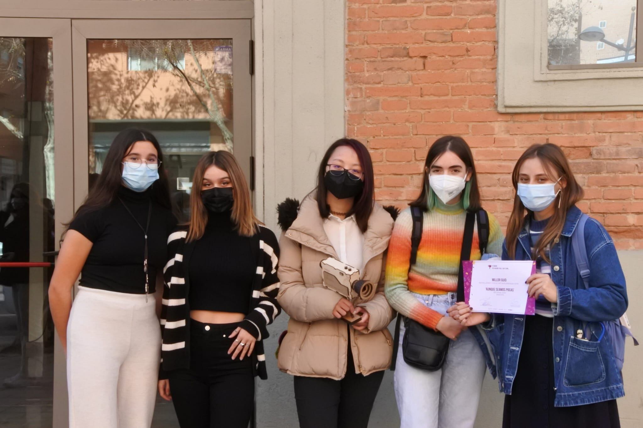 Lucia Inés Flores, Nerea López, Eva Hernández, Sandra Moya y Violeta Montolio estudiantes del IES Jorge Juan