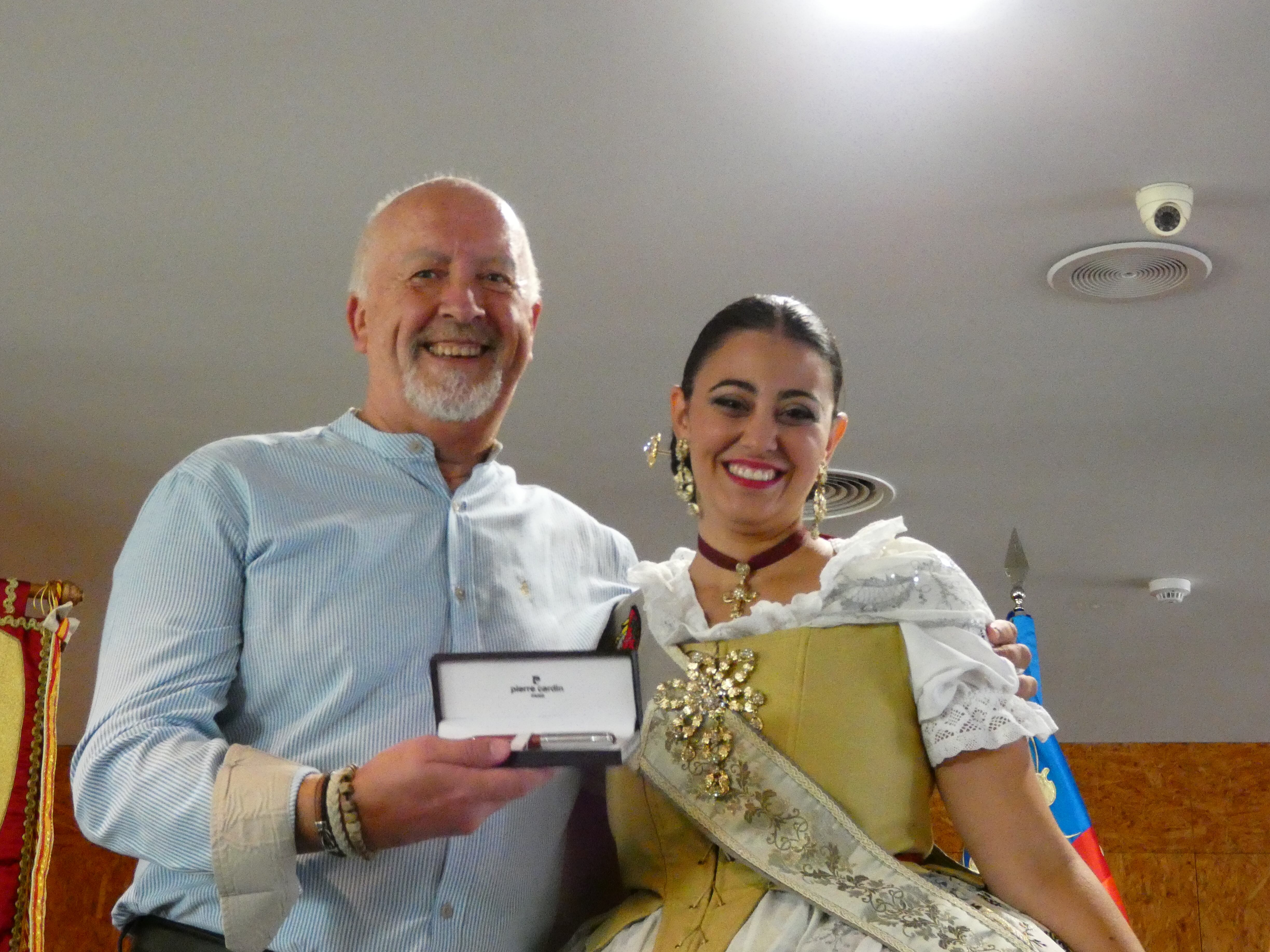 Fernando Álvarez Sempere, pregonero Fallas Elda 2023 y Eva Vicente, presidenta de la Junta Central de Fallas