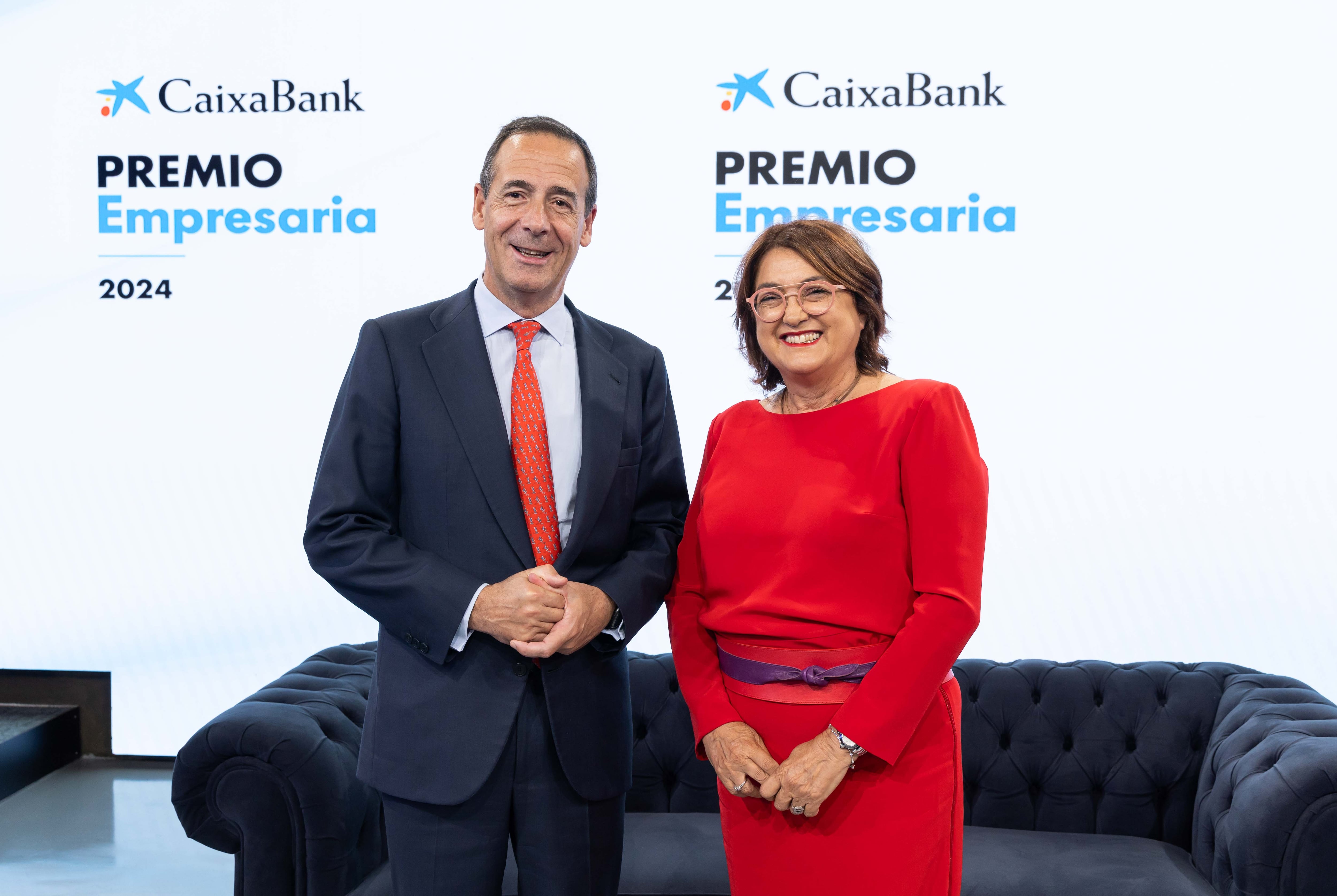 Consejero Delegado de CaixaBank, Gonzalo Cortázar y Esther Cabrera, CEO del Grupo Lanzarote Bus.