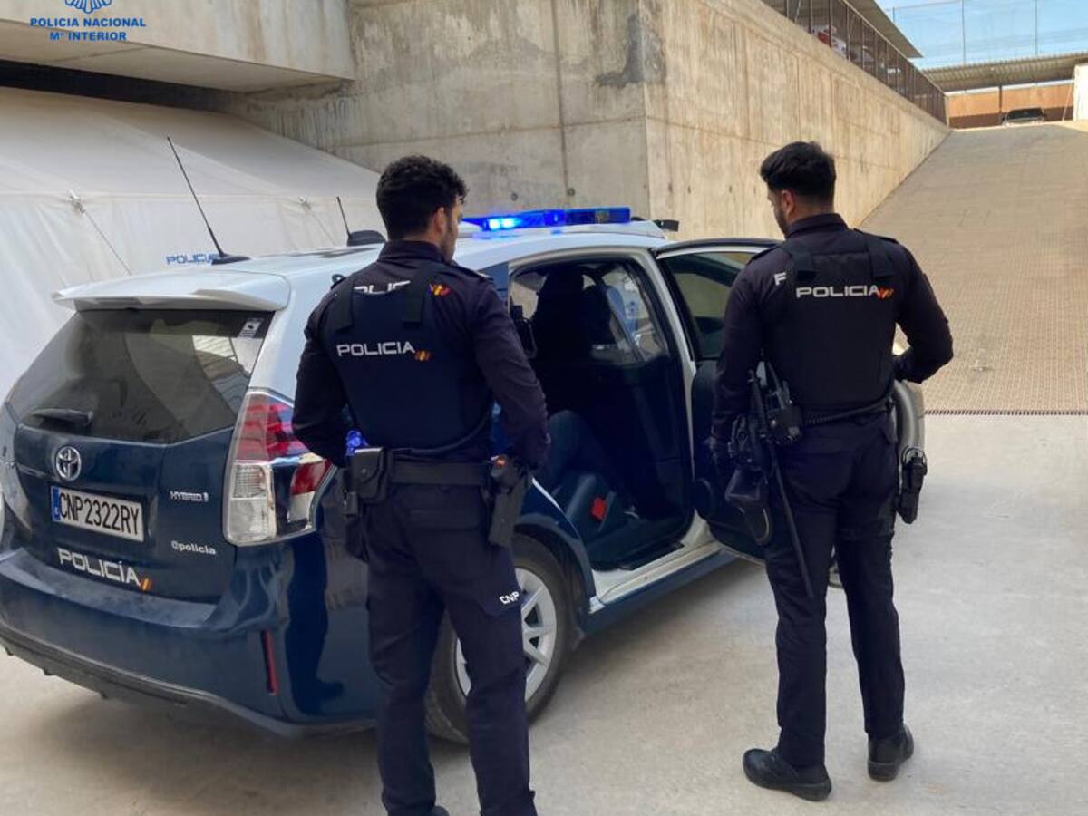 Detenido en Ibiza un joven de 18 años por robar una mochila a dos turistas