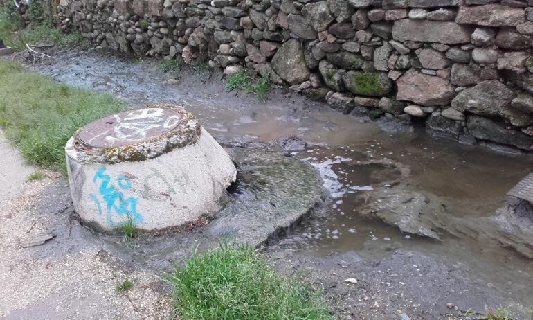 Una de las zonas donde el colector del Jerte vierte aguas negras en el Paseo Fluvial de Plasencia