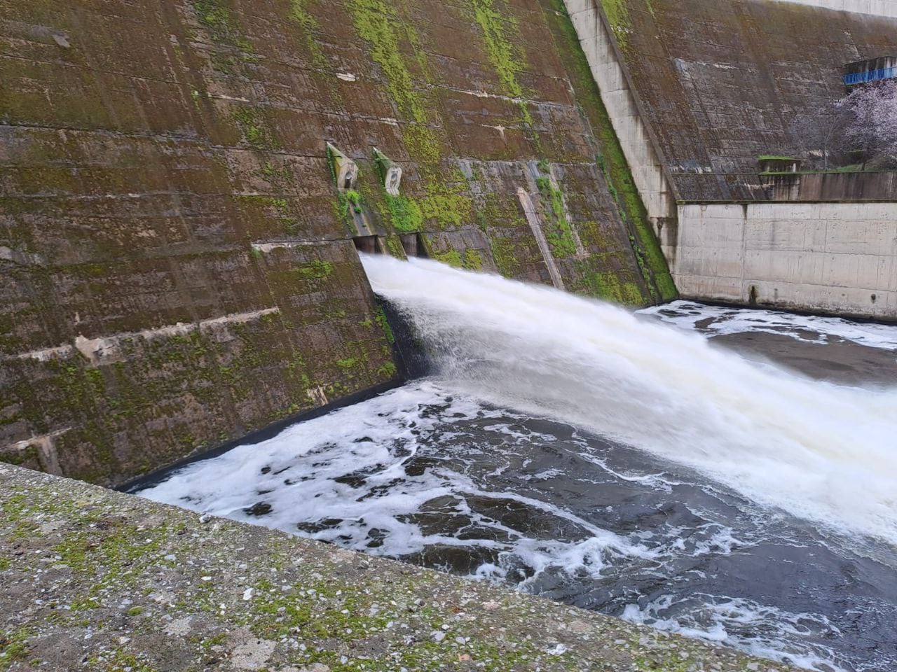 La Confederación del Guadiana ordena el desembalse de agua de La Colada, que está al 92% de su capacidad.