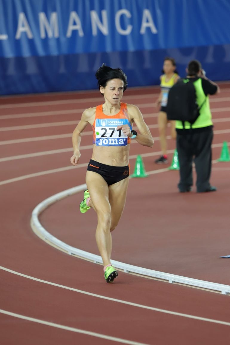 Luz María Domínguez, se proclamaba Campeona de España de 400 y 800 en la categoría F55