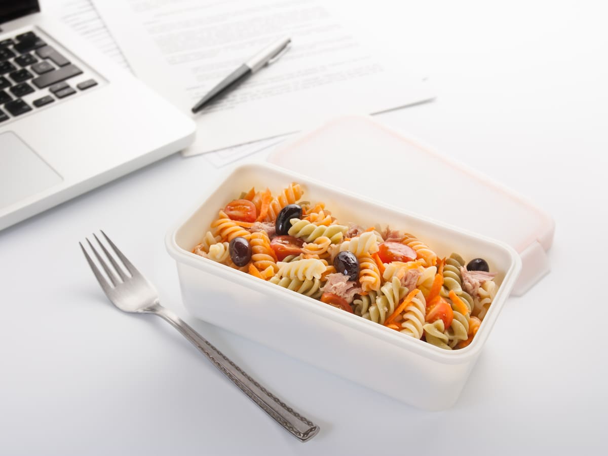 Comer bien fuera de casa es posible: un menú semanal, rico y fácil para llevar al trabajo