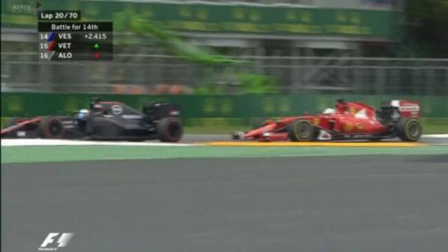 El alemán intenta adelantar a Alonso en la vuelta 20.