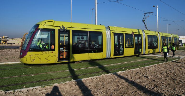 El tranvía de Jaén durante su fase de pruebas.