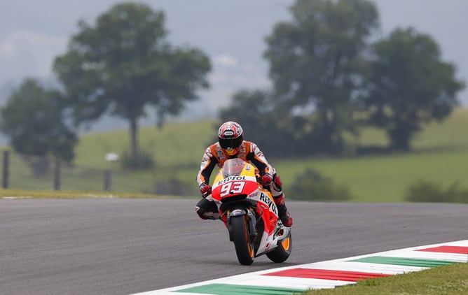 Marc Márquez, antes de tomar una curva en el circuito de Mugello.